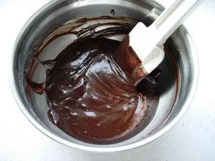 Mi-cuit au chocolat et coulis de framboises : etape 25