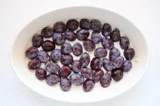 Clafoutis crémeux aux prunes et poires : etape 25