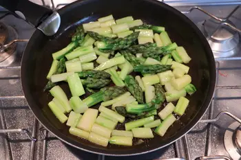 Oeufs aux asperges vertes et Parmesan : etape 25