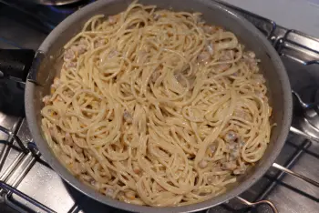 Spaghetti crémeuses aux coques et persil : etape 25