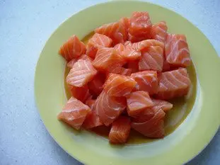 Gros dés de saumons à la Crétoise : etape 25