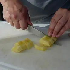 Comment peler à vif un ananas : etape 25