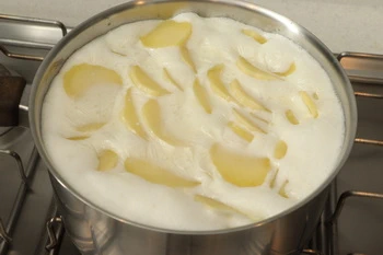 L'étrange mousse des pommes de terre dans le lait