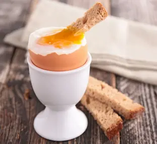 oeuf coque et mouillettes
