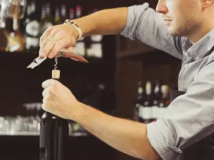 Quelles sont les différentes façons d’ouvrir une bouteille de vin ?