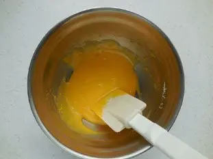 jaunes d'œufs et sucre mélangé