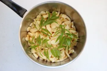 Compote de pommes à la verveine : Étape 2