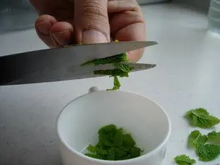 Salade de pêches à la menthe : Photo de l'étape 1