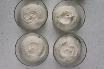 Verrine croustillante cassis et crème au mascarpone