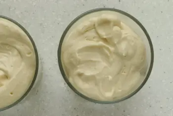 Verrine poires et fraises, crème tiramisu