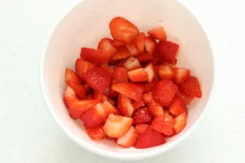 Verrine poires et fraises, crème tiramisu