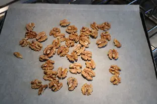 Gâteau aux noix et pommes caramélisées : Photo de l'étape 1