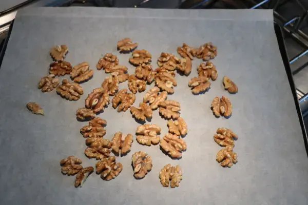 Gateau Aux Noix Et Pommes Caramelisees Cuisine Facile Com