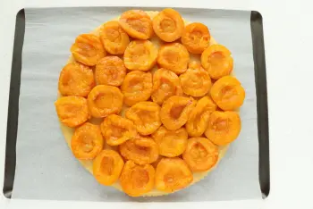 Tarte sablée aux abricots doux et romarin