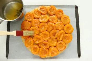 Tarte sablée aux abricots doux et romarin