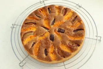 Tarte de fin d'été, prunes et abricots