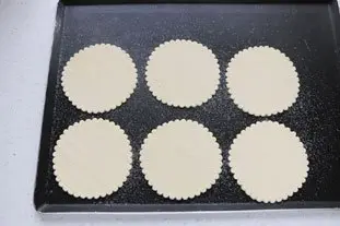 Tartelettes fines aux pêches caramélisées : Photo de l'étape 1