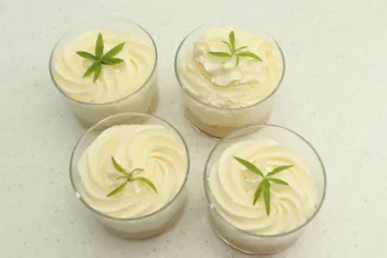 Poires rôties et mousse mascarpone à la verveine : Étape 11