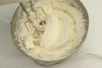 Poires rôties et mousse mascarpone à la verveine : Étape 8