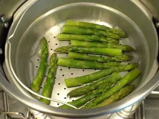 Omelette aux asperges vertes : Photo de l'étape 1
