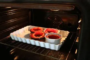 Oeufs en coque de tomate : Photo de l'étape 6