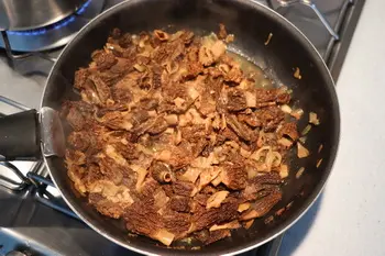 Gratin de pommes de terre aux morilles et vin jaune