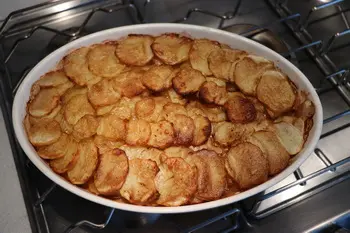 Gratin de pommes de terre aux morilles et vin jaune