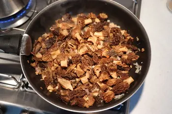Gratin de pommes de terre aux morilles et vin jaune