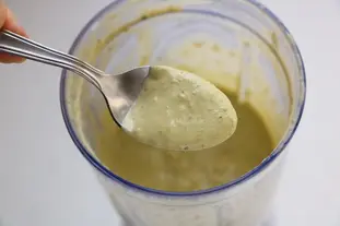 Pommes de terre au four, oeuf poché et sauce au thon : Photo de l'étape 4