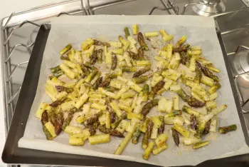 Asperges vertes rôties au citron et parmesan : Étape 11