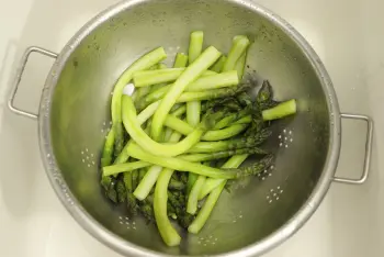 Asperges vertes rôties au citron et parmesan : Étape 3