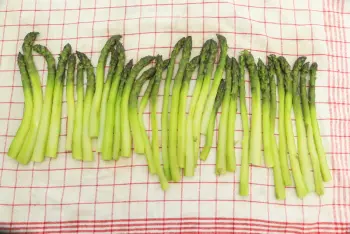 Asperges vertes rôties au citron et parmesan : Étape 4