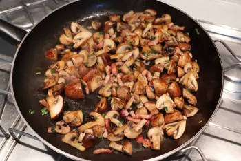 Œufs cassés aux champignons