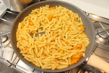 Pâtes aux tomates cerises et aux herbes : Étape 6