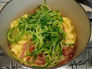 Tagliatelles et spaghetti de courgettes façon carbonara : Photo de l'étape 10
