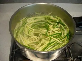 Tagliatelles et spaghetti de courgettes façon carbonara : Photo de l'étape 5