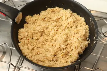 Riz sauté au poulet et oignon nouveau : Étape 9