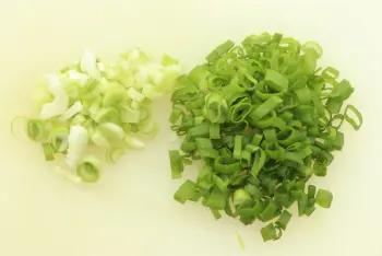 Riz sauté au poulet et oignon nouveau : Étape 2