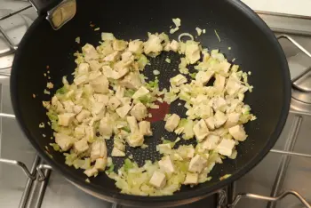 Riz sauté au poulet et oignon nouveau : Étape 5