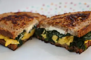 Grilled cheese oeuf et épinards