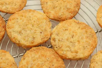 Crackers au sésame et Comté
