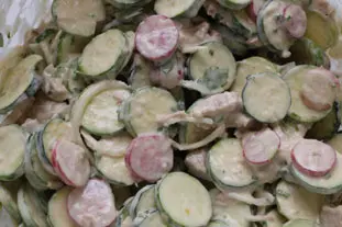 Salade de jeunes courgettes