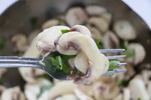 Simple salade de champignons thym-citron en 3 façons : Photo de l'étape 5
