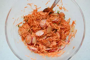 Salade croquante radis et carottes : Photo de l'étape 4