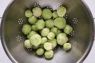 Choux de Bruxelles en salade : Photo de l'étape 1