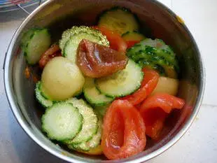 Salade concombres-tomates muticolores