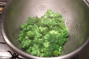 Salade tiède de brocoli au thon : Photo de l'étape 2