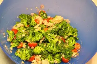 Salade tiède de brocoli au thon : Photo de l'étape 4