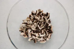 Salade de courgettes croquantes et champignons : Photo de l'étape 1