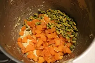 Petites brioches pistache-abricot : etape 25